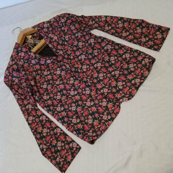 Pretty floral jacket inin shades of red, pink, and black, non-stretch Small - Picture 1 of 7